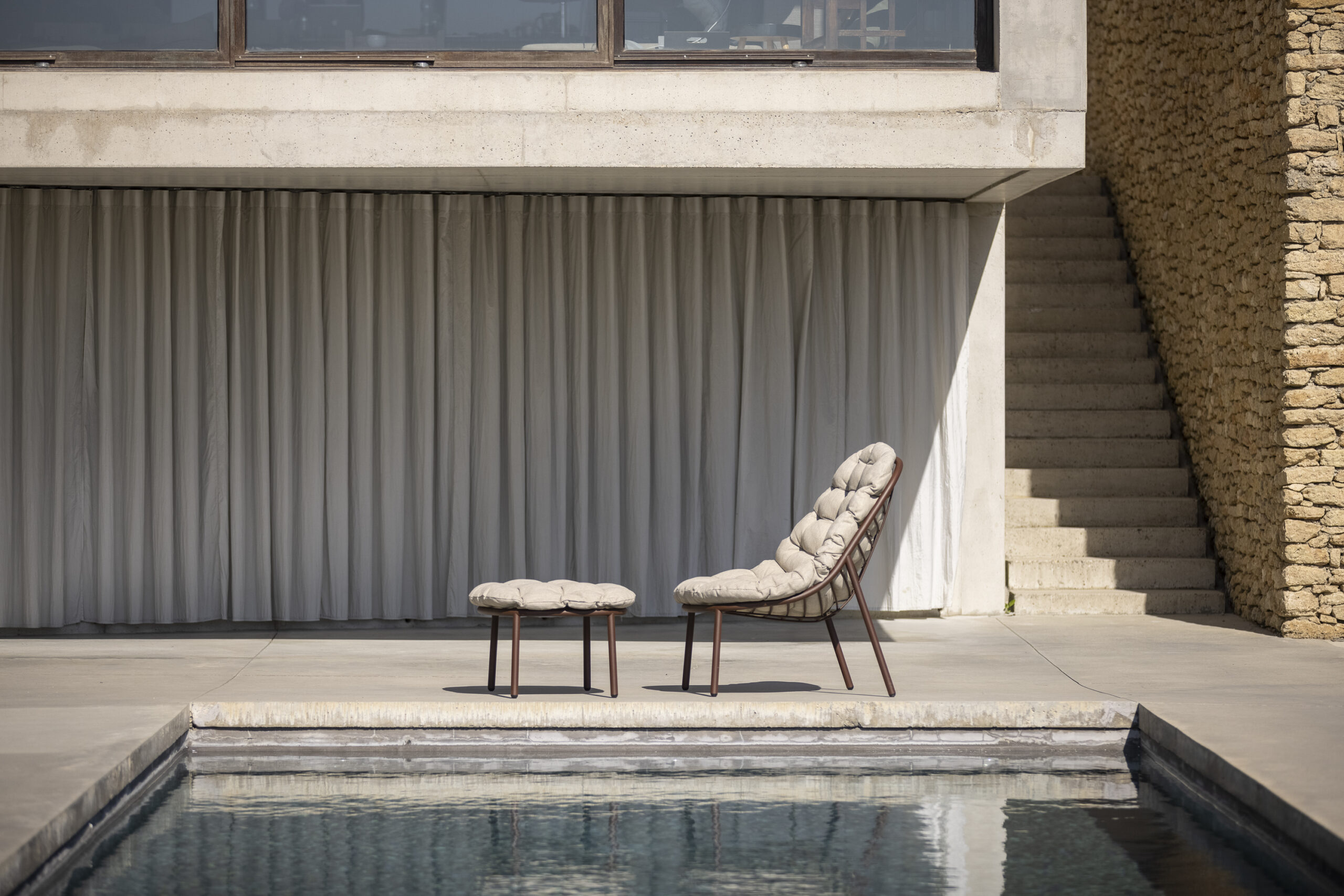 Sillón Lounge con reposapiés (Terracota/Topo) - Todus