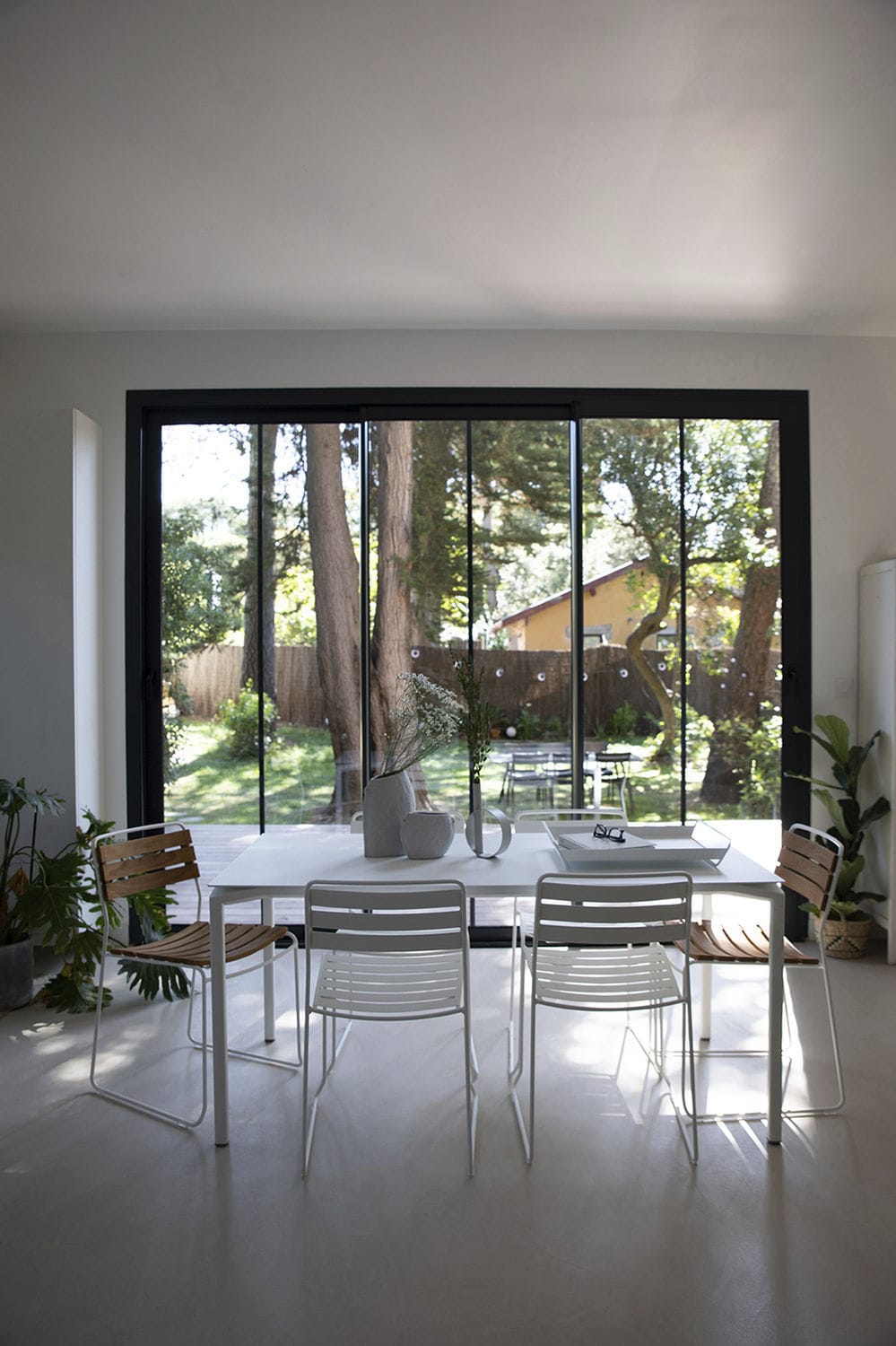 Mesa de comedor contemporánea CALVI - Fermob - Imagen 18